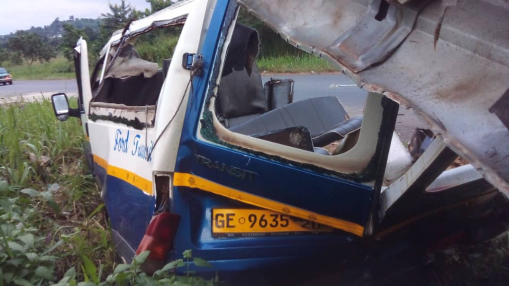 5 die as Adieso-bound bus crashes into stationary truck 5 die as Adieso-bound bus crashes into stationary truck