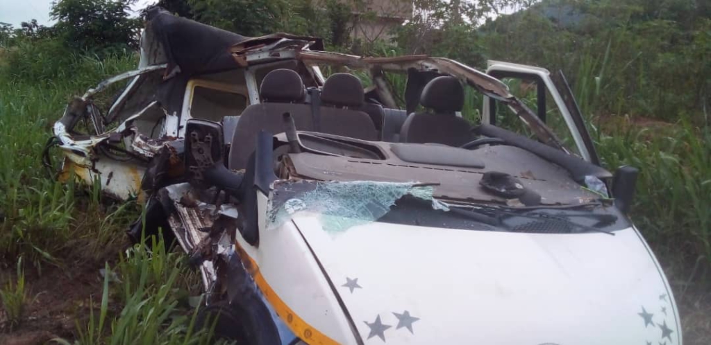 5 die as Adieso-bound bus crashes into stationary truck 5 die as Adieso-bound bus crashes into stationary truck