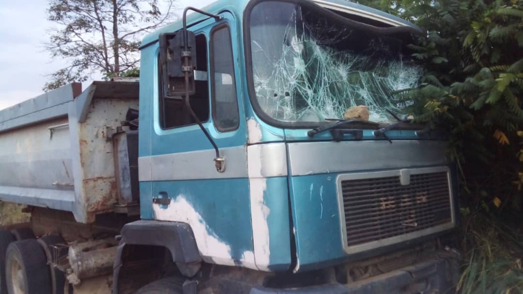 5 die as Adieso-bound bus crashes into stationary truck 5 die as Adieso-bound bus crashes into stationary truck
