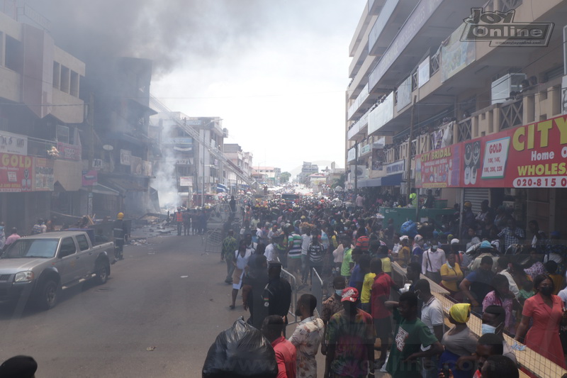 Photo: Fire and Military personnel battle Accra's toughest fire outbreak