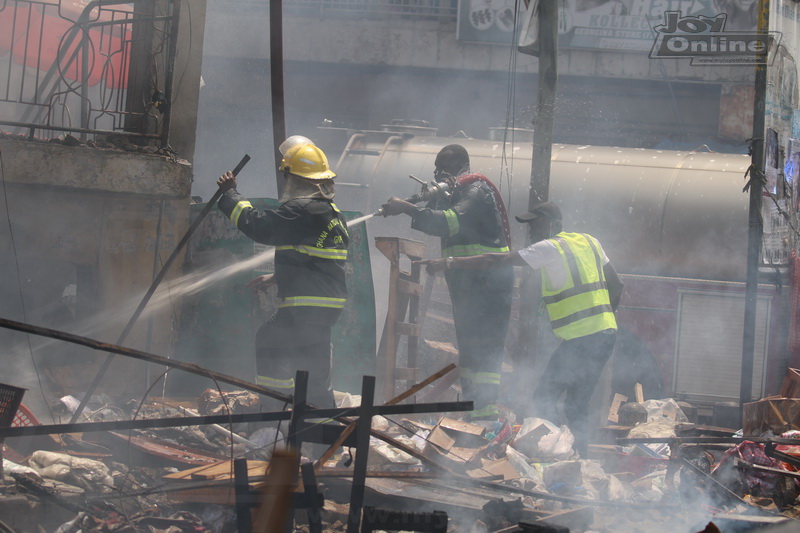 Photo: Fire and Military personnel battle Accra's toughest fire outbreak