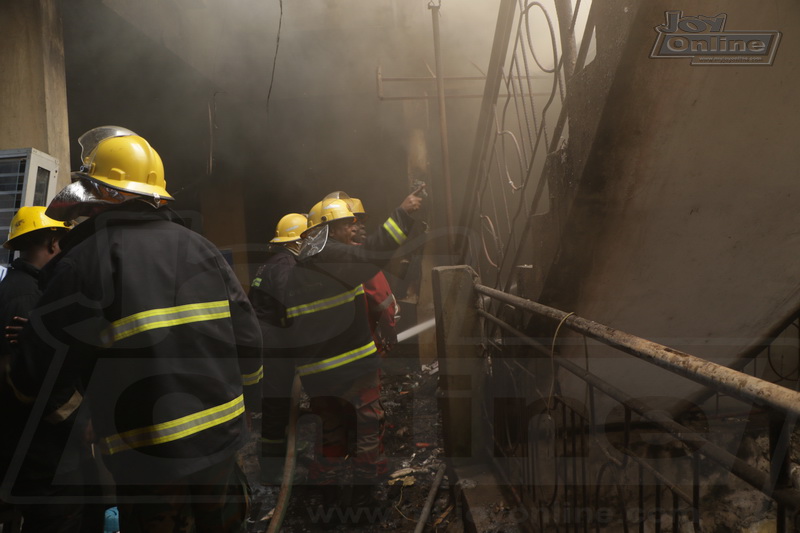 Photo: Fire and Military personnel battle Accra's toughest fire outbreak