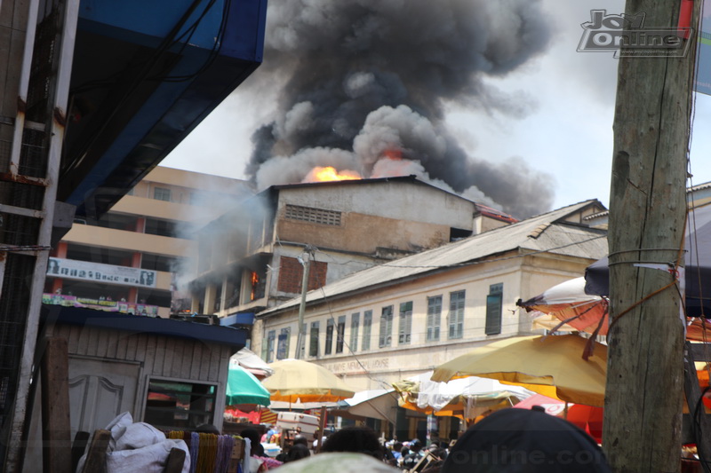 Photo: Fire and Military personnel battle Accra's toughest fire outbreak