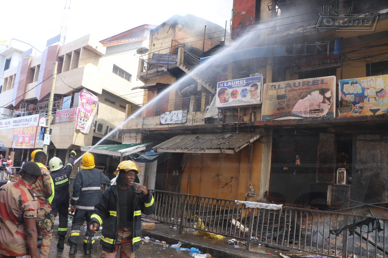 Photo: Fire and Military personnel battle Accra's toughest fire outbreak