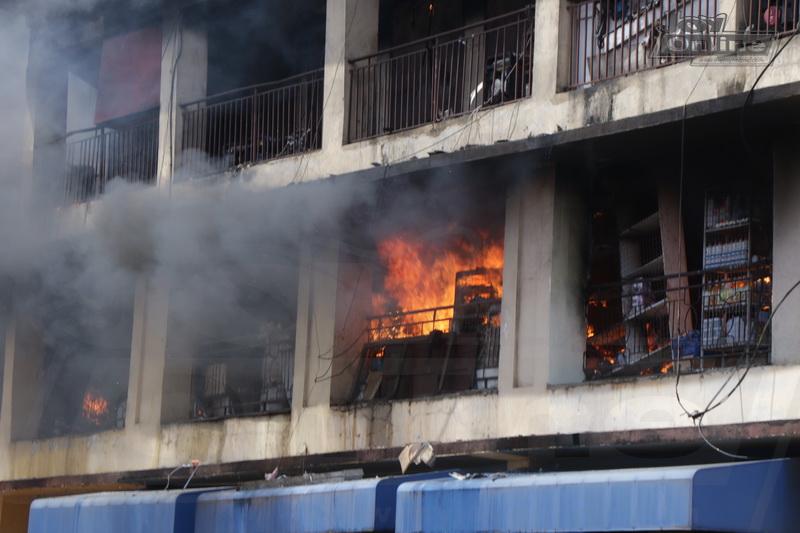 Photo: Fire and Military personnel battle Accra's toughest fire outbreak