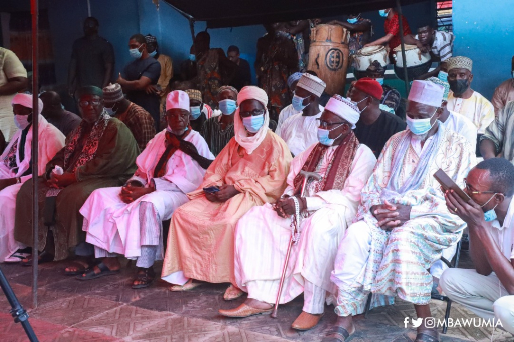 Bawumia, Chief Imam observe Jummah prayers with Ejura Muslim community