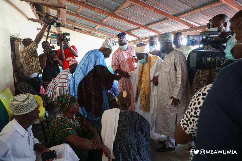 Bawumia, Chief Imam observe Jummah prayers with Ejura Muslim community