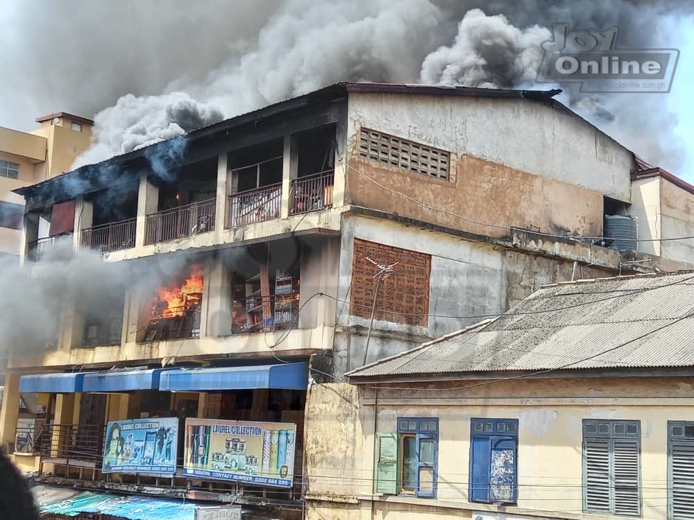 Photos: Fire destroys shops at Makola market Photos: Fire destroys shops at Makola market