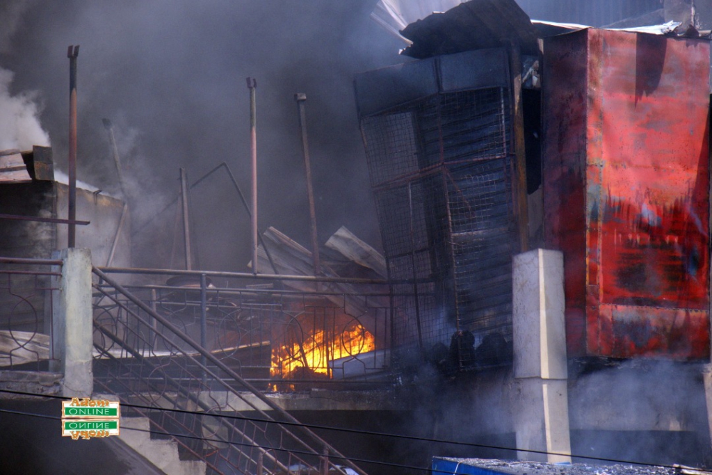 Photos: Fire destroys shops at Makola market