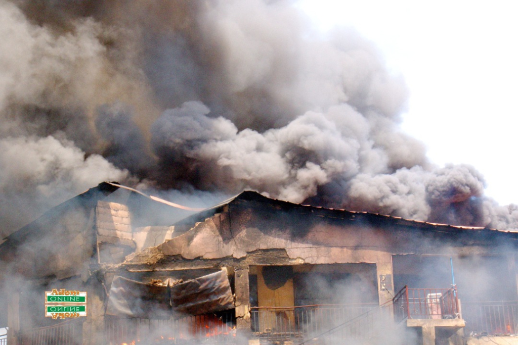 Photos: Fire destroys shops at Makola market