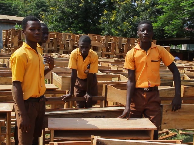 Pupils who used to sit on cement blocks to study finally get furniture Pupils who used to sit on cement blocks to study finally get furniture