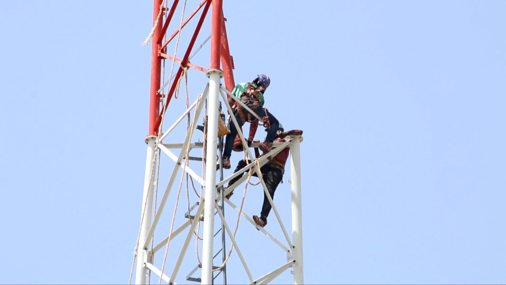 Commercial flights to resume at Wa airport following dismantling of telecommunication mast and trees