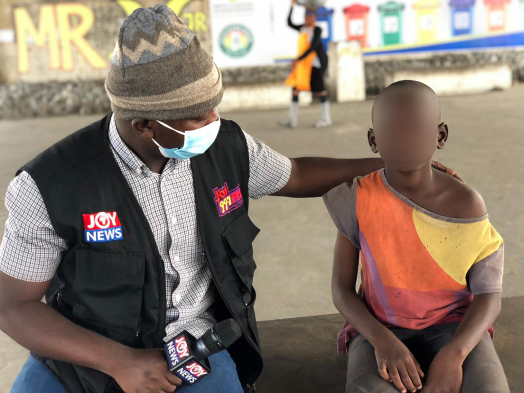 ‘I want to go back’ - 10-year-old street boy begs after losing ‘home’ under overhead bridge