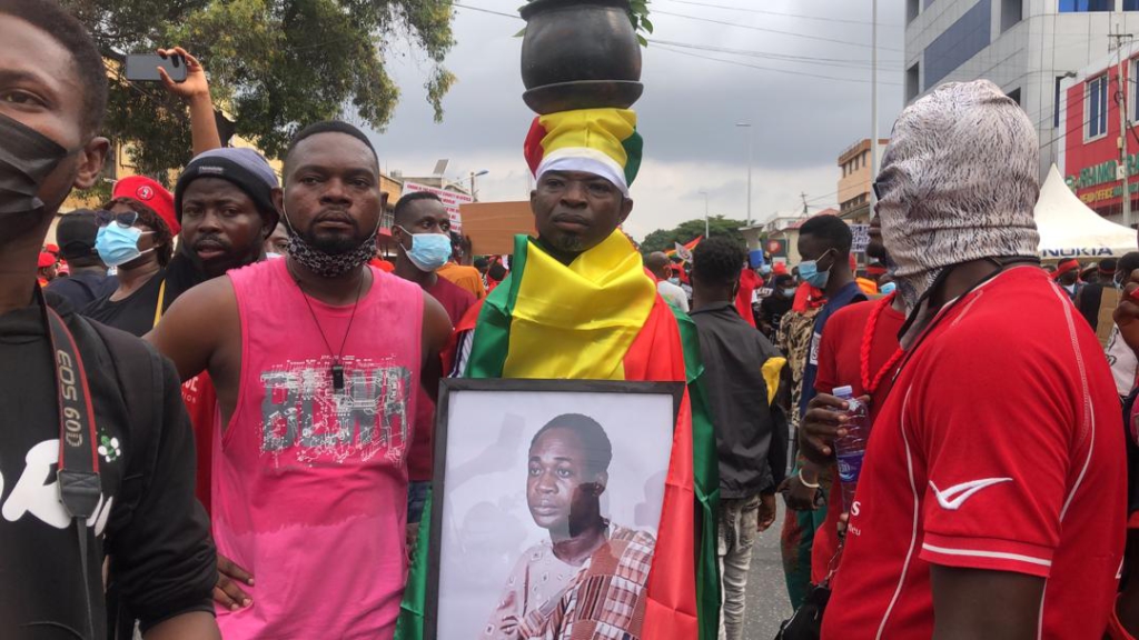 #FixTheCountry protestors hit the streets of Accra #FixTheCountry protestors hit the streets of Accra