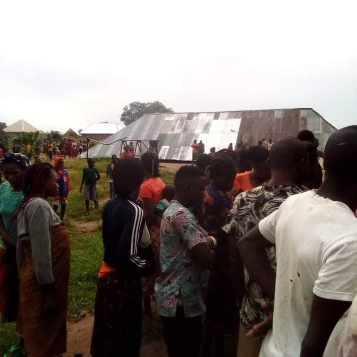 2 die as church building collapses during service