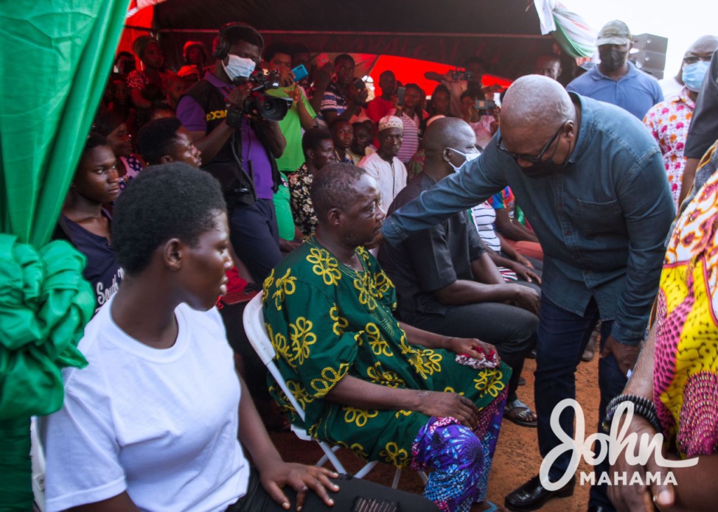 Mahama visits Ejura accident victims