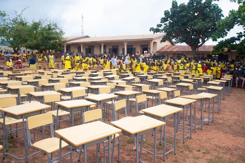 Akufo-Addo endorses Western North Regional Minister's initiative to provide desk for schools