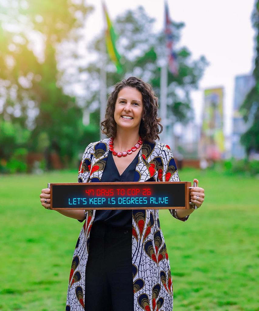 Okyeame Kwame presents Climate Clock to British High Commissioner