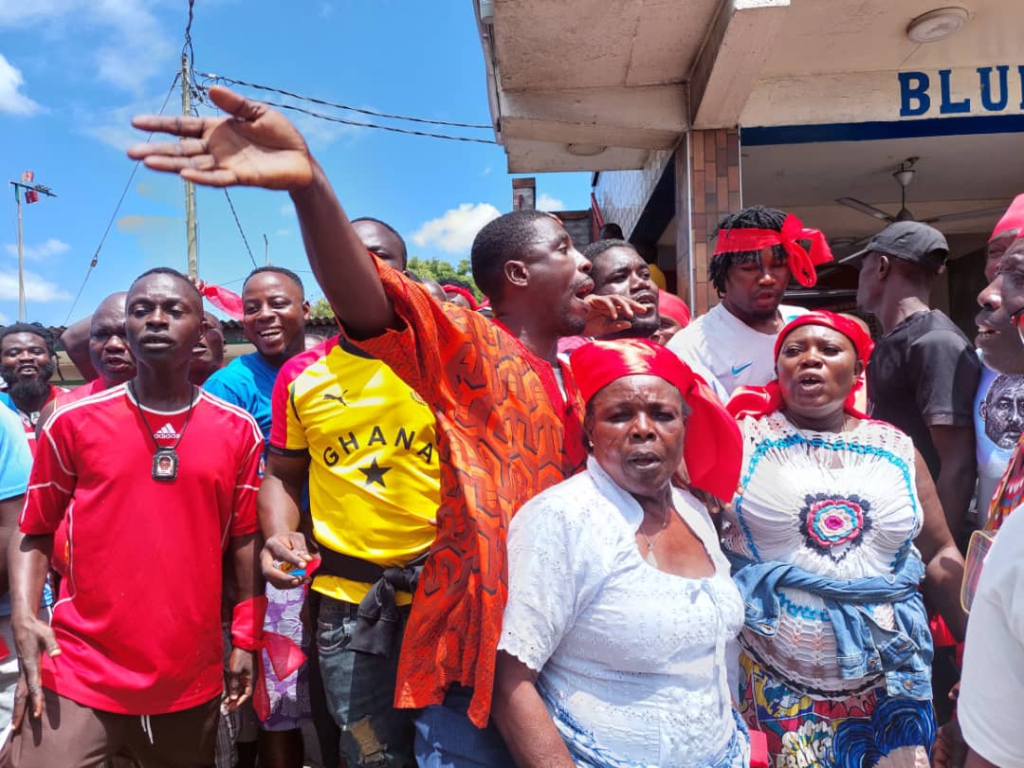 Concerned Youth of Odododiodoo protests alleged removal of Mohammed Adjei Sowah as Accra Mayor Concerned Youth of Odododiodoo protests alleged removal of Mohammed Adjei Sowah as Accra Mayor