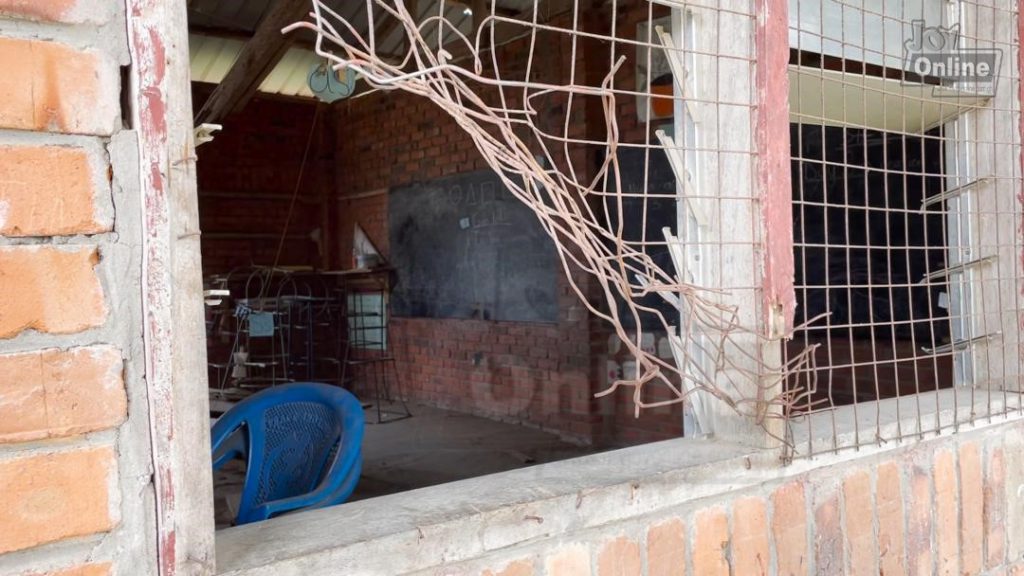 Pupils in KEEA forced to study under trees and open spaces because of dilapidated classroom block