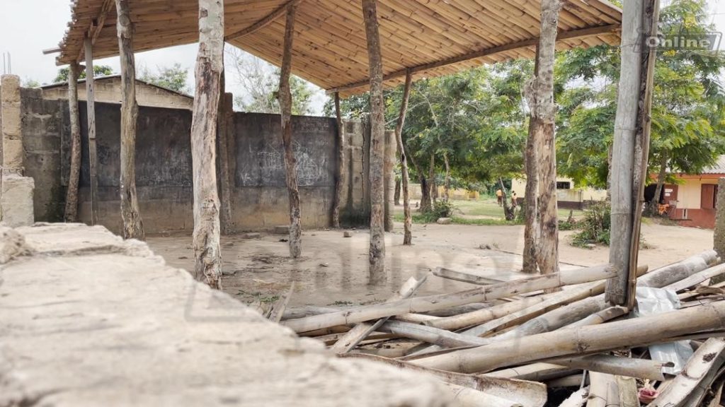 Pupils in KEEA forced to study under trees and open spaces because of dilapidated classroom block