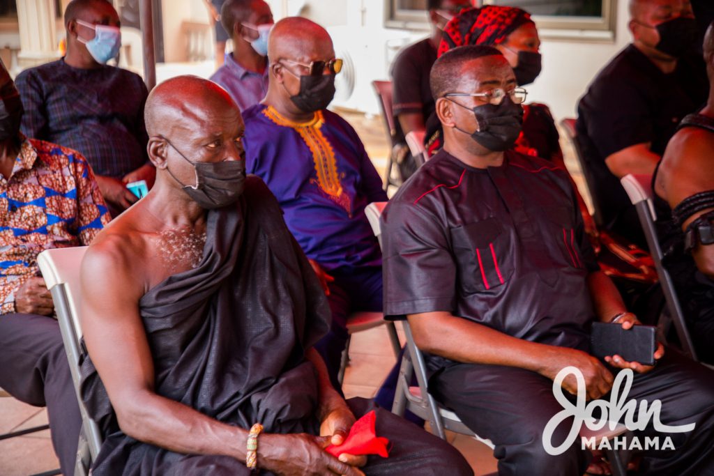 Mahama signs book of condolence for Ama Benyiwa Doe