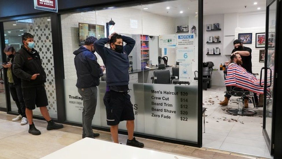 Covid-19: Sydney celebrates end of 107-day lockdown