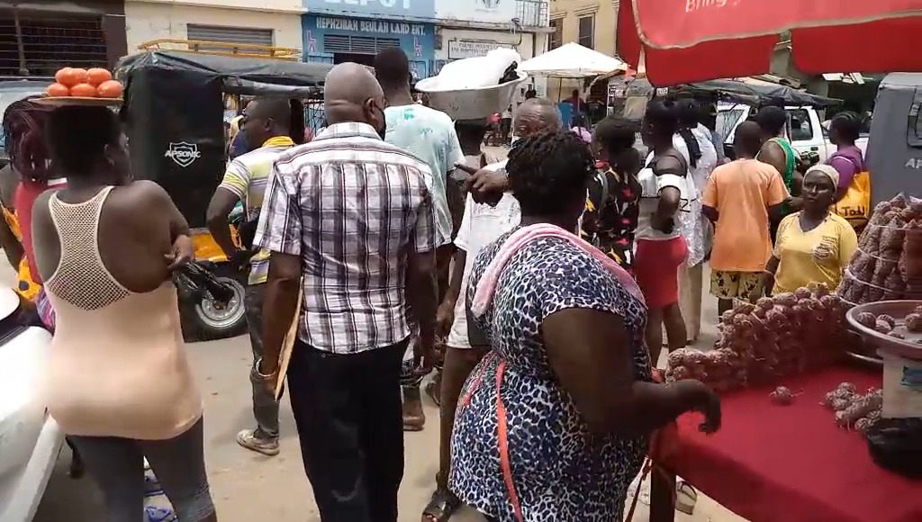 Police on a manhunt for 4 suspected armed robbers who shot and stole money from a man in Cape Coast Police on a manhunt for 4 suspected armed robbers who shot and stole money from a man in Cape Coast