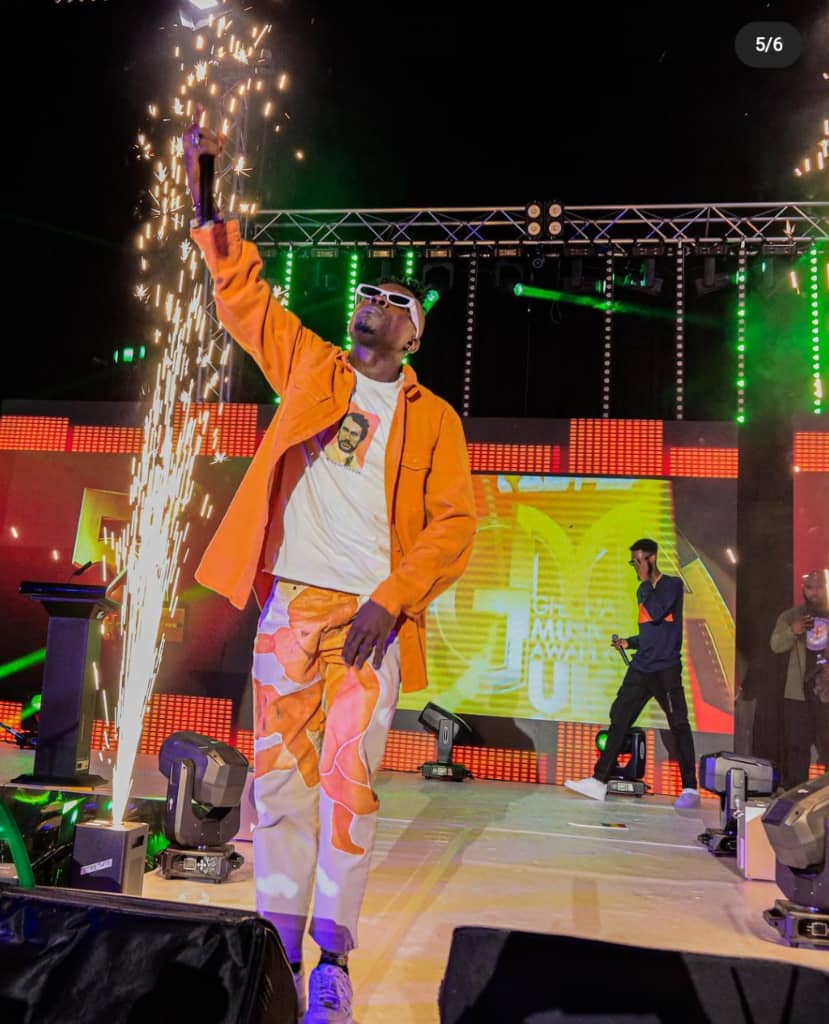 Diana Hamilton wins Artiste of the Year at Ghana Music Awards UK Diana Hamilton wins Artiste of the Year at Ghana Music Awards UK