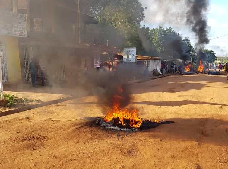 Madina MP leads constituents to demonstrate over deplorable roads Madina MP leads constituents to demonstrate over deplorable roads