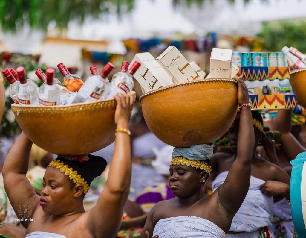 Adinkra Pie CEO ties the knot in Kente embellished wedding Adinkra Pie CEO ties the knot in Kente embellished wedding