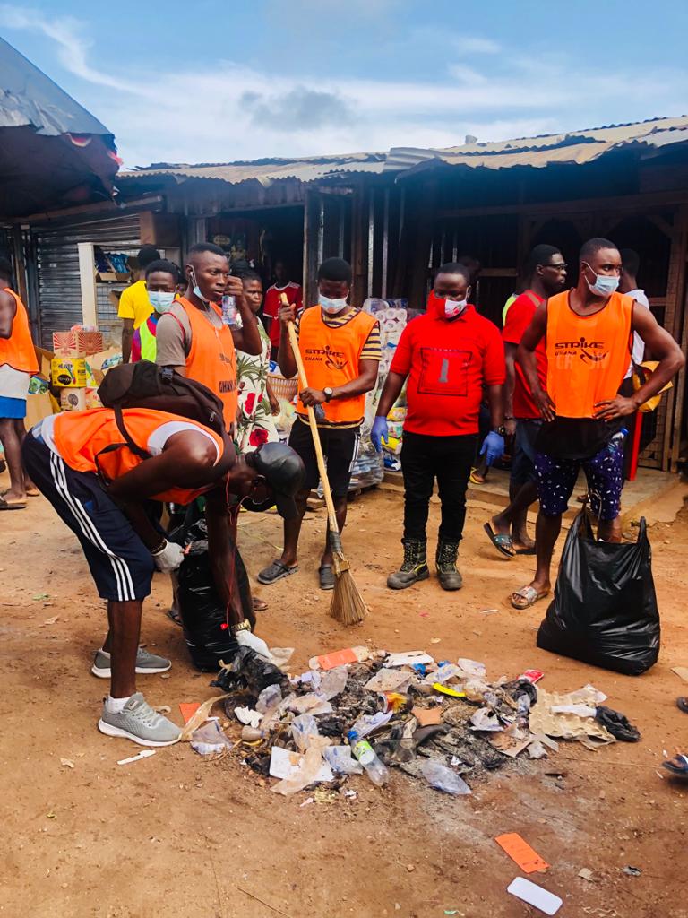Karela United and sponsor Ghana Gas clean up Aiyinase