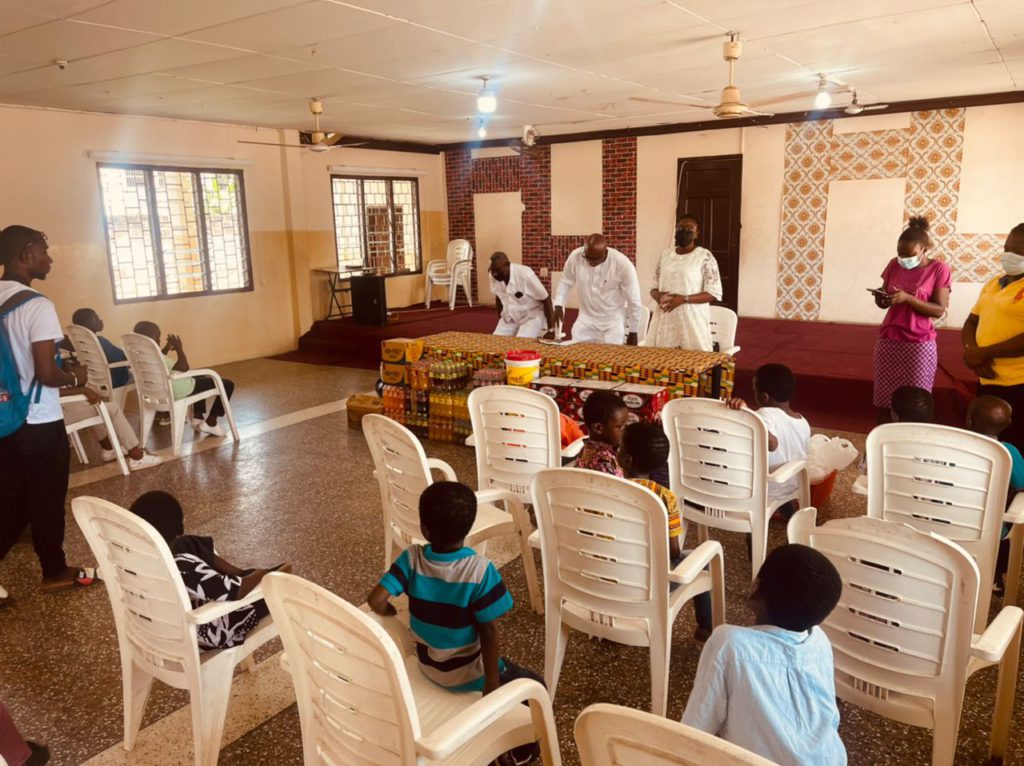 Kojo Bonsu feasts with children at the Osu Children's Home as part of his birthday  celebration - MyJoyOnline.com