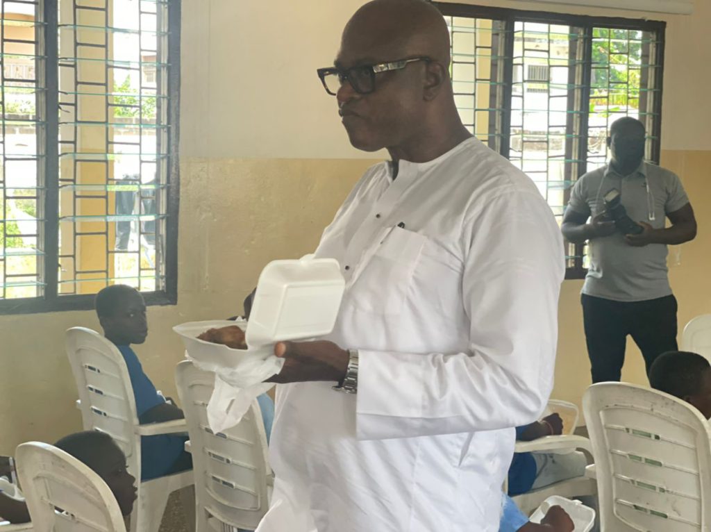 Kojo Bonsu feasts with children at the Osu Children's Home as part of his birthday celebration - MyJoyOnline.com