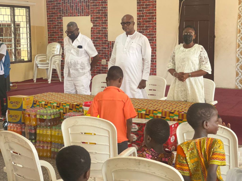 Kojo Bonsu feasts with children at the Osu Children's Home as part of his birthday  celebration - MyJoyOnline.com