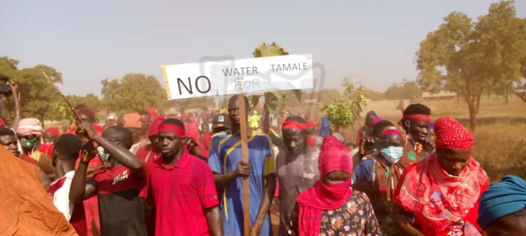 Residents of Dalun demonstrate over bad roads