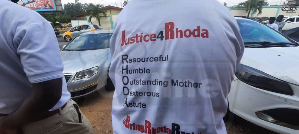 Friends of missing Lands Commission staff besiege Asokwa District Court ahead of hearing Friends of missing Lands Commission staff besiege Asokwa District Court ahead of hearing
