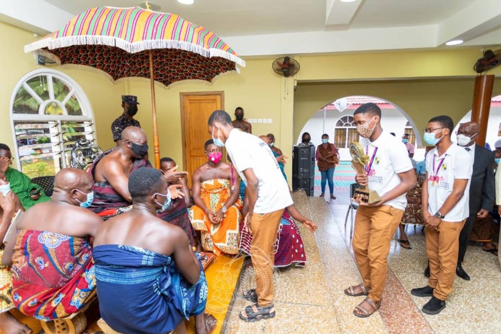 2021 NSMQ Champions, Prempeh College presents trophy to Asantehene