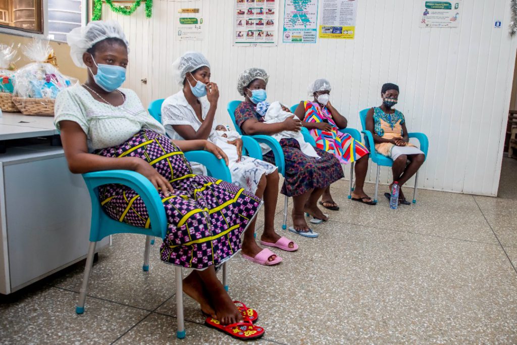 aYo Ghana pays medical bills for new mothers at Korle-Bu this Christmas