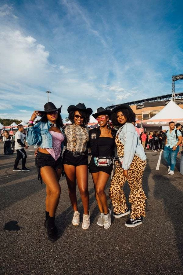 5 essential outfits for concert attendees