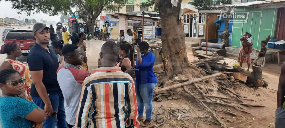 Police officer drives into bystanders killing one at Atico junction