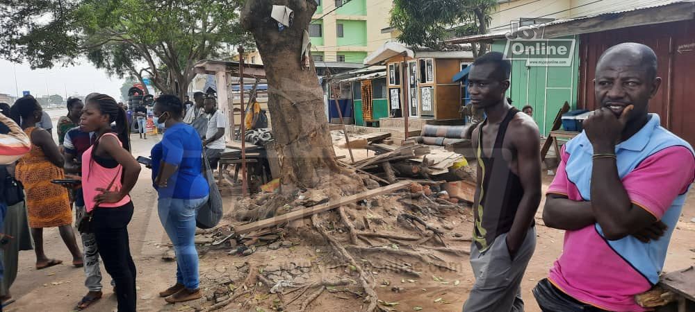 Police officer drives into bystanders killing one at Atico junction