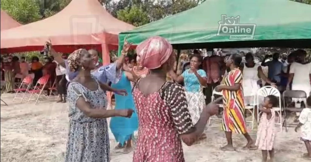 Apeatse community holds thanksgiving service after explosion