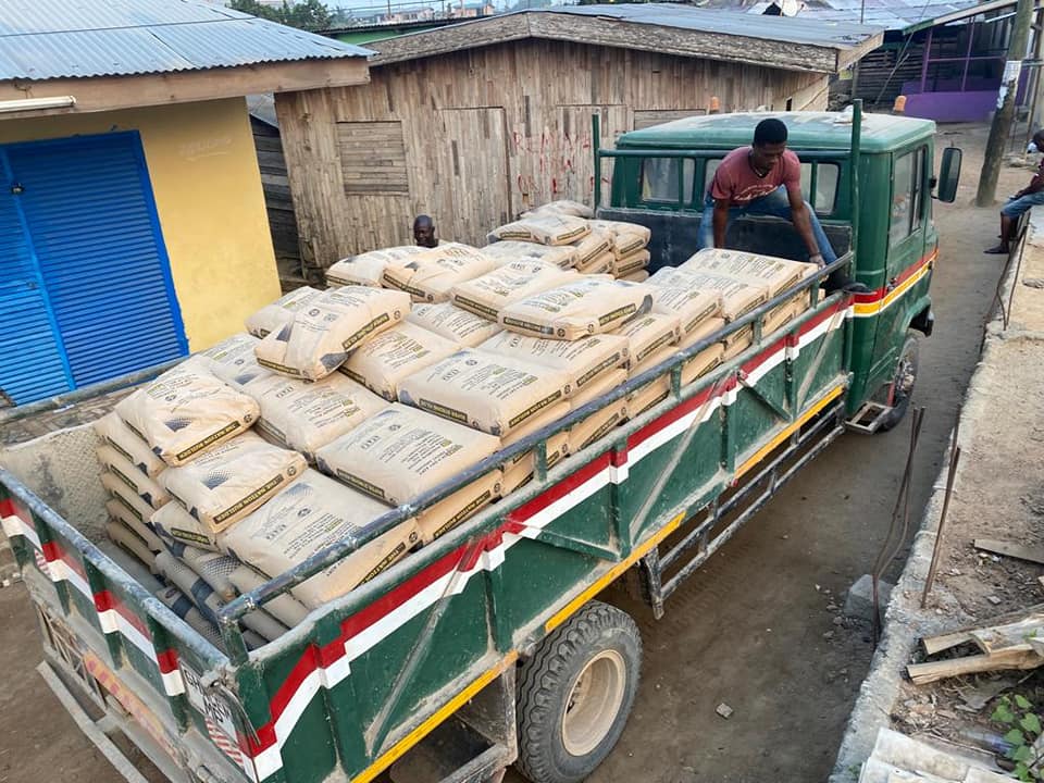 Kwesimintsim MP donates 100 bags of cement towards Apremdo Community Centre project