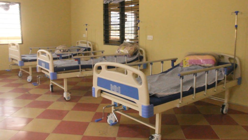 Queen Mother takes health center with 30 beds in Nkawie-Abofrem.  in operation
