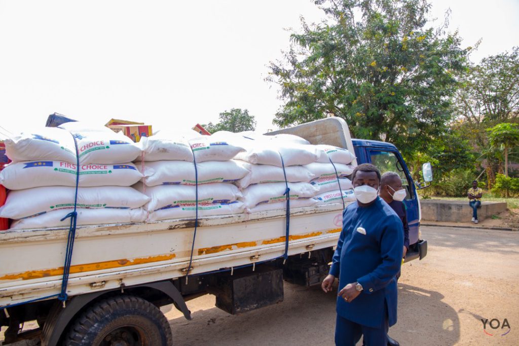 Distribution of food to SHSs ongoing - Rev Ntim Fordjour Distribution of food to SHSs ongoing - Rev Ntim Fordjour