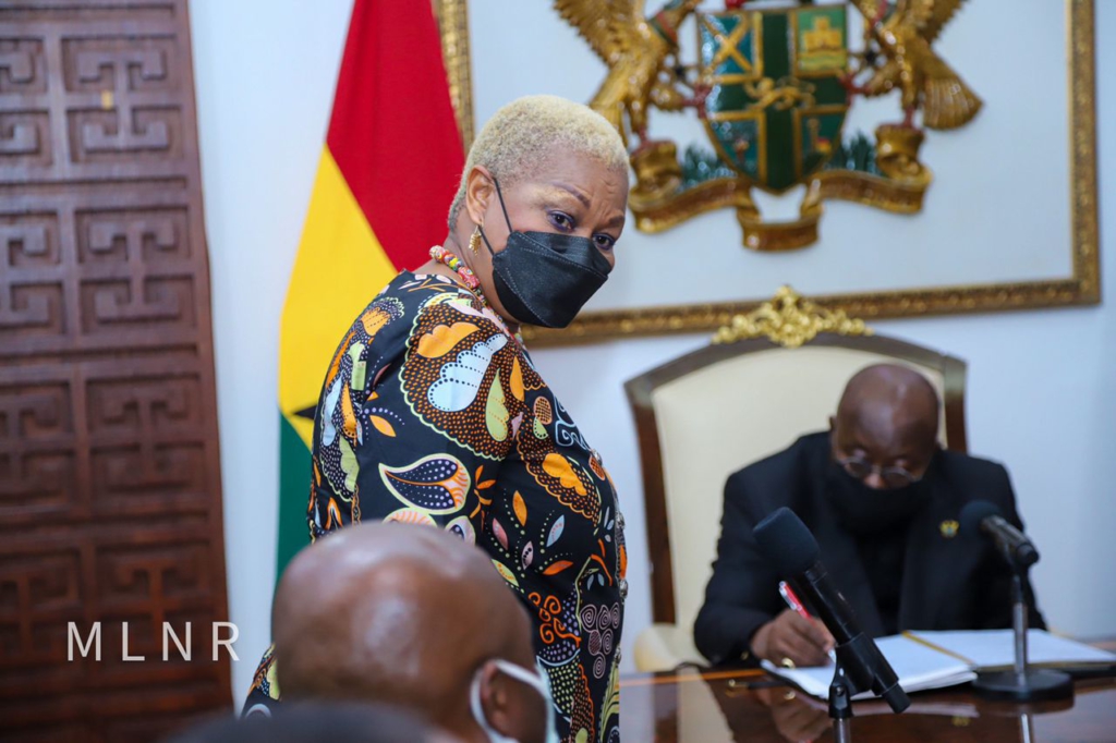 Akufo-Addo donates ¢100k to Apeatse Support Fund