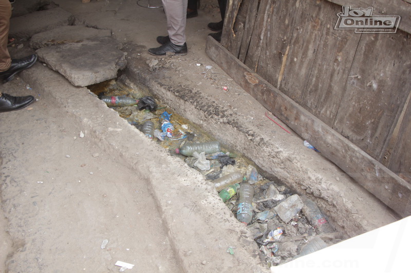 Photos: Kwame Nkrumah Interchange traders fall foul of Operation Clean Your Frontage rules