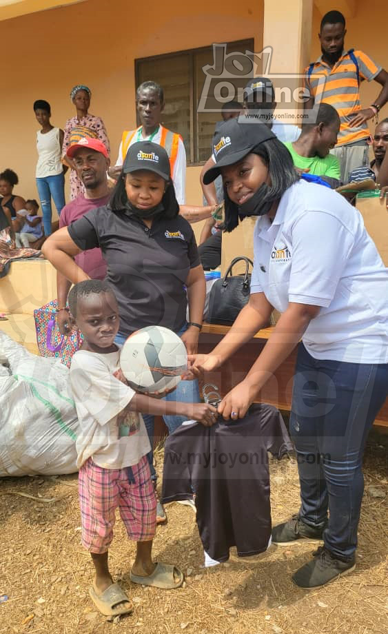Asante Gold Corporation donates to victims of Apeatse explosion