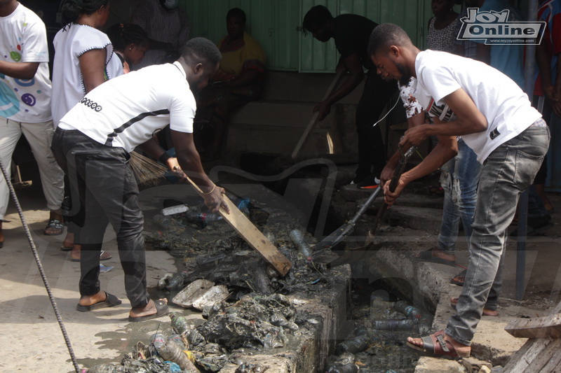 Photos: Kwame Nkrumah Interchange traders fall foul of Operation Clean Your Frontage rules